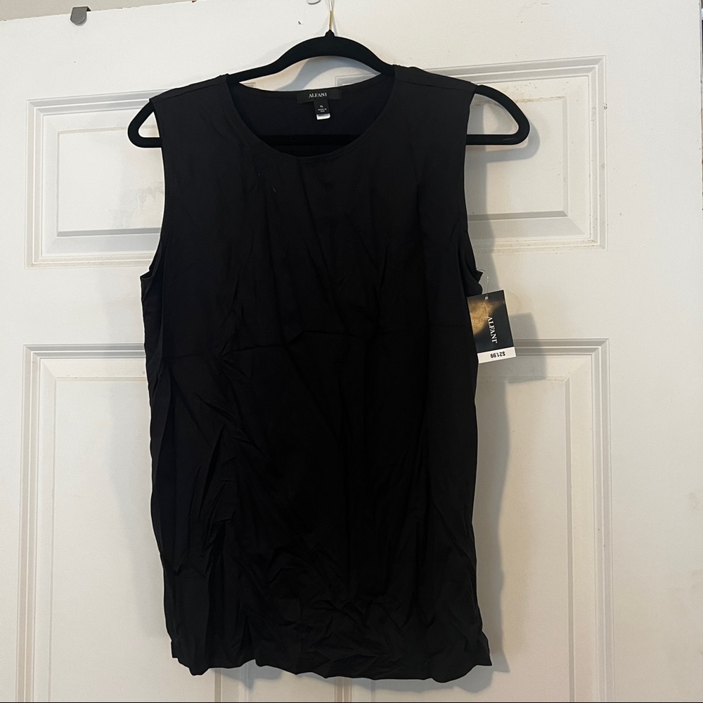 Stretchy black tank top